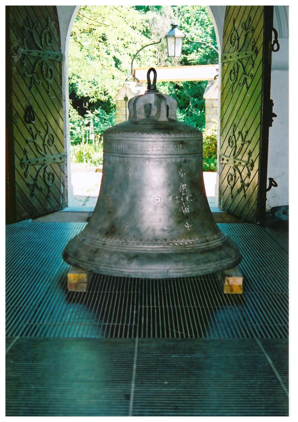 The_bell_waiting_to_be_put_in_place.jpg