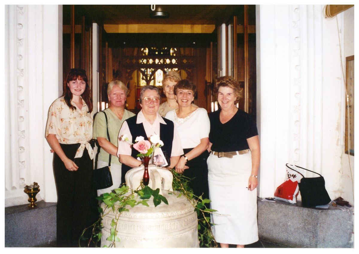 The_bell_with_parishioners.jpg